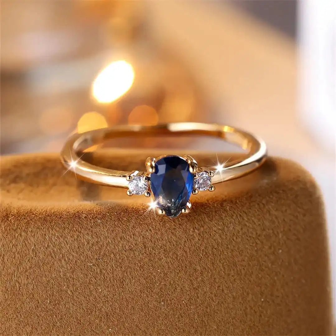 Anello Minimalista in Pietra Blu a Forma di Pera