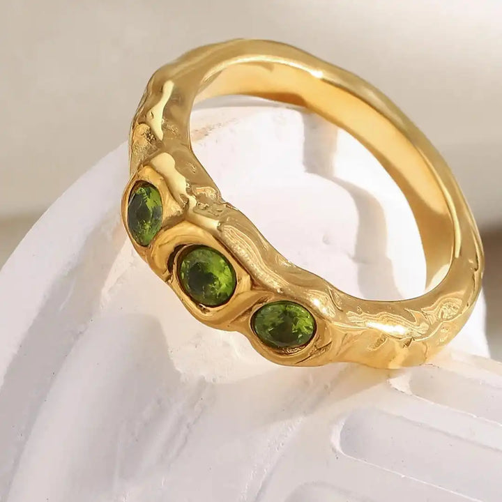 Anello Vintage color oro con Pietre Incastonate