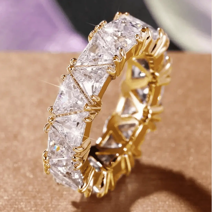 Anello Vintage con Pietra a Triangolo