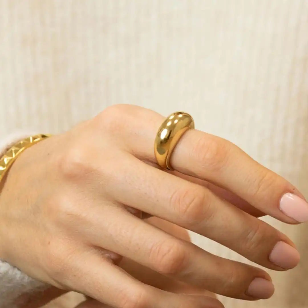 Anello Arcano Dorato Senza Tempo