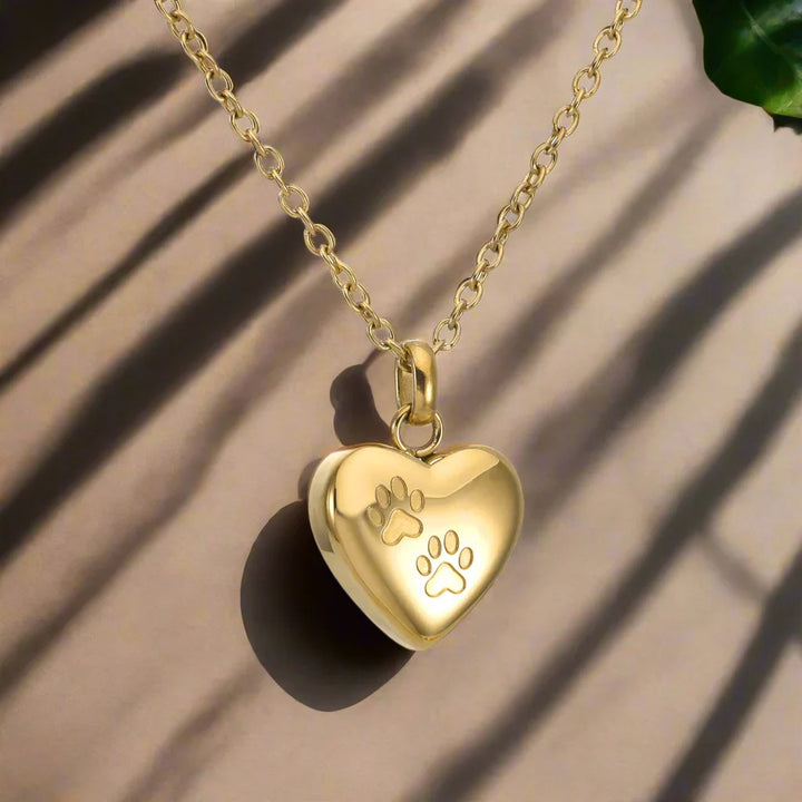 Collana in Memoria per Animali Domestici – Pendente a Forma di Cuore con Incisione di Zampa