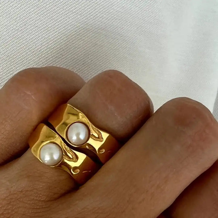 Anello Vintage color oro con Perla