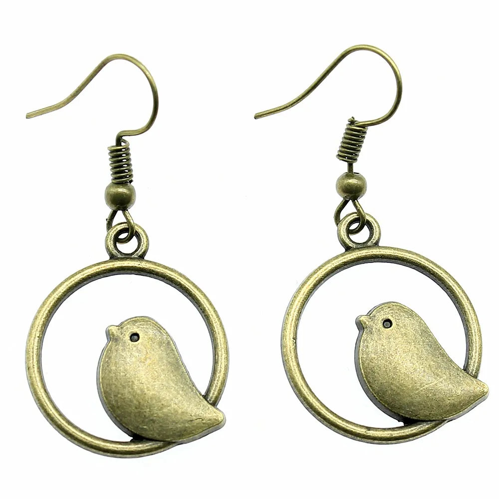 Orecchini a pendente con charm di uccello vintage – Gioielli boho fatti a mano
