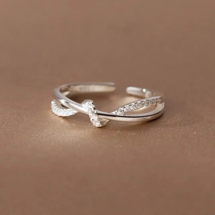 Anello Classico con Nodo Incrociato