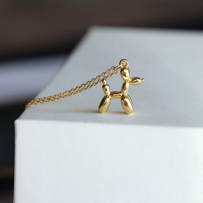 Collana con pendente a forma di cane palloncino in tonalità oro