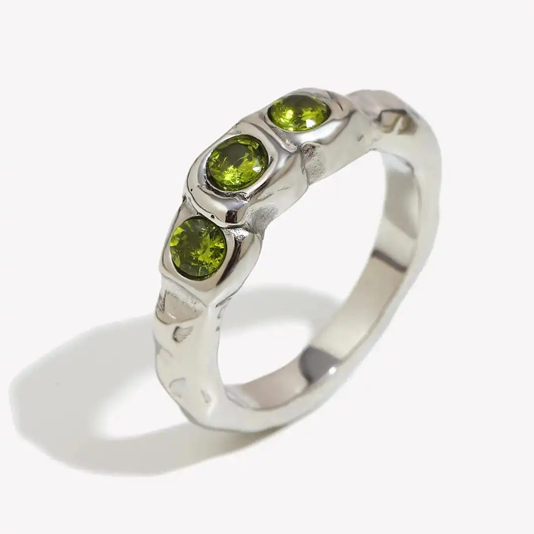 Anello Vintage color oro con Pietre Incastonate