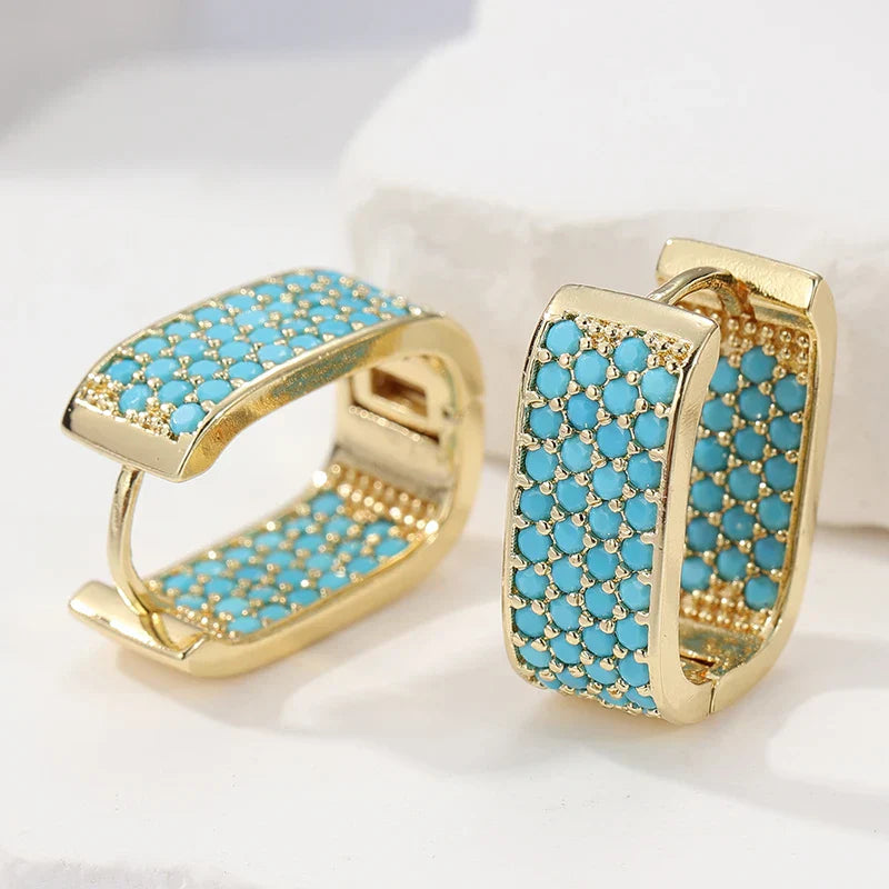 Orecchini Huggie in Oro con Pavé Turchese