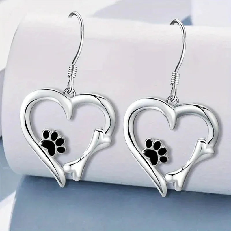 Orecchini a Pendente color argento con Design a Cuore e Zampa