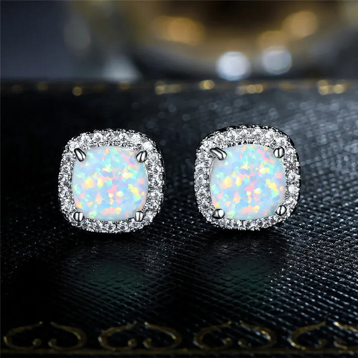 Orecchini Eleganti color argento con Opale Bianco Rotondo