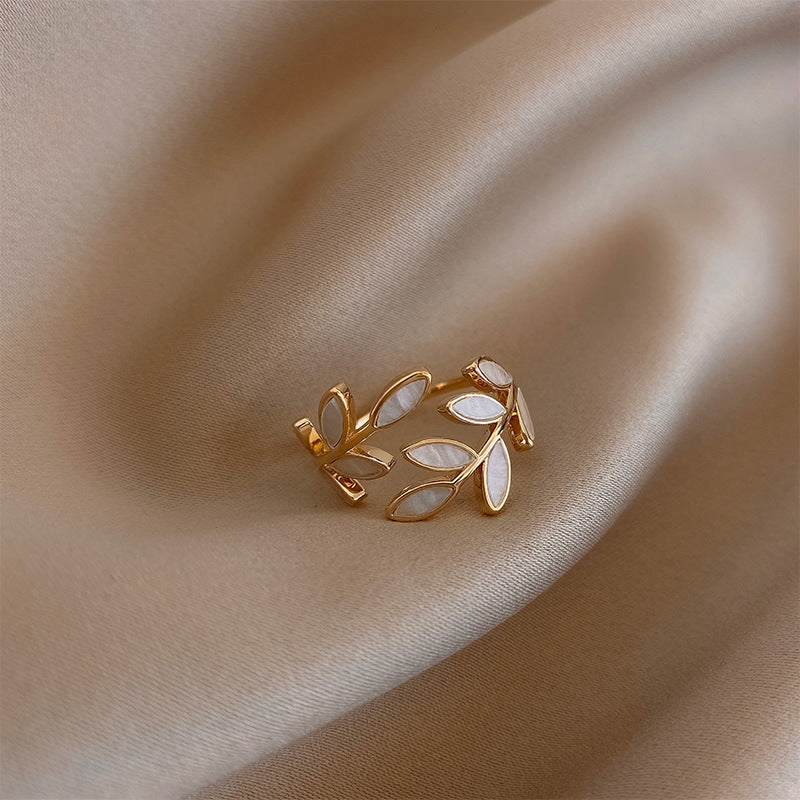 Pure - Anello Regolabile in Opale Bianco