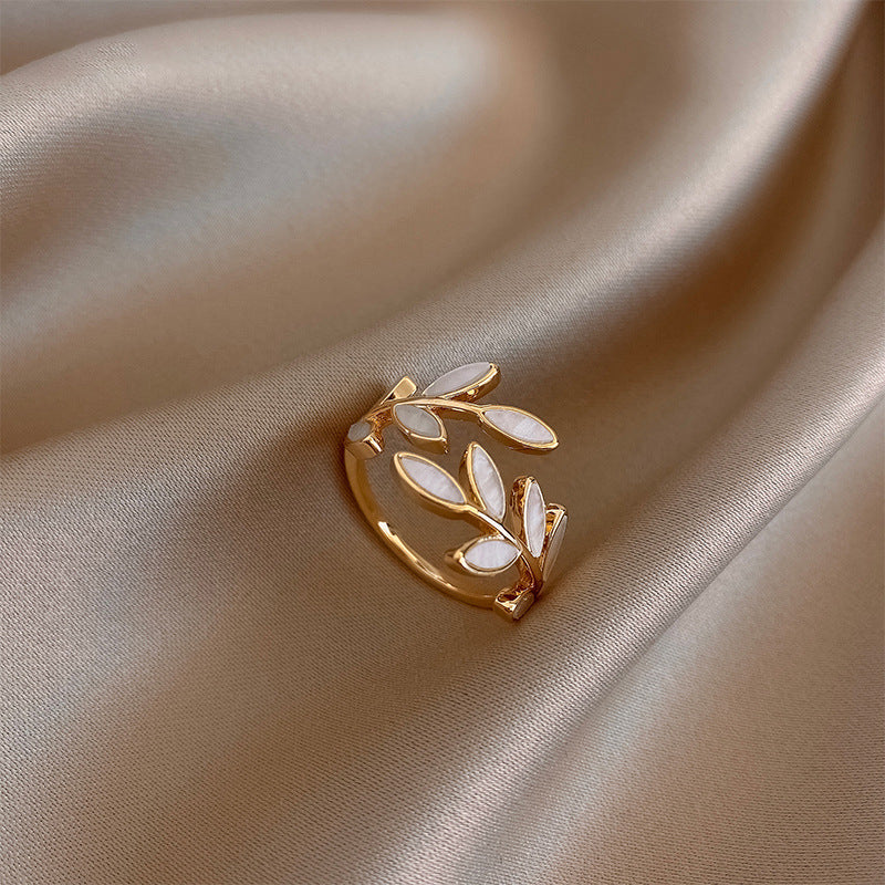 Pure - Anello Regolabile in Opale Bianco