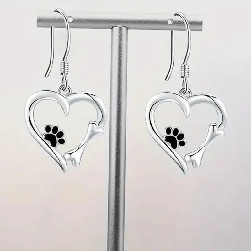 Orecchini a Pendente color argento con Design a Cuore e Zampa