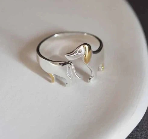 Anello color argento a Forma di Bassotto – Misura Regolabile