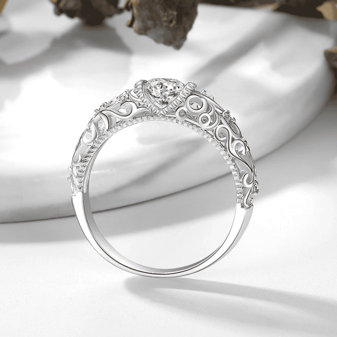 Anello Elegante in Argento con Zirconia