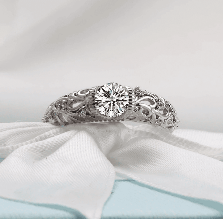 Anello Elegante in Argento con Zirconia