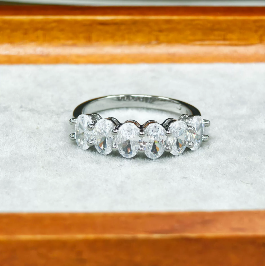 ANELLO ETERNITY color argento CON ZIRCONIA