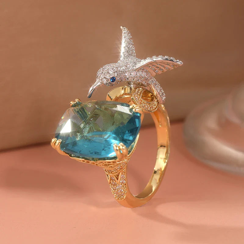Anello Regolabile Colore Acquamarina con Colibrì – Placcato Oro