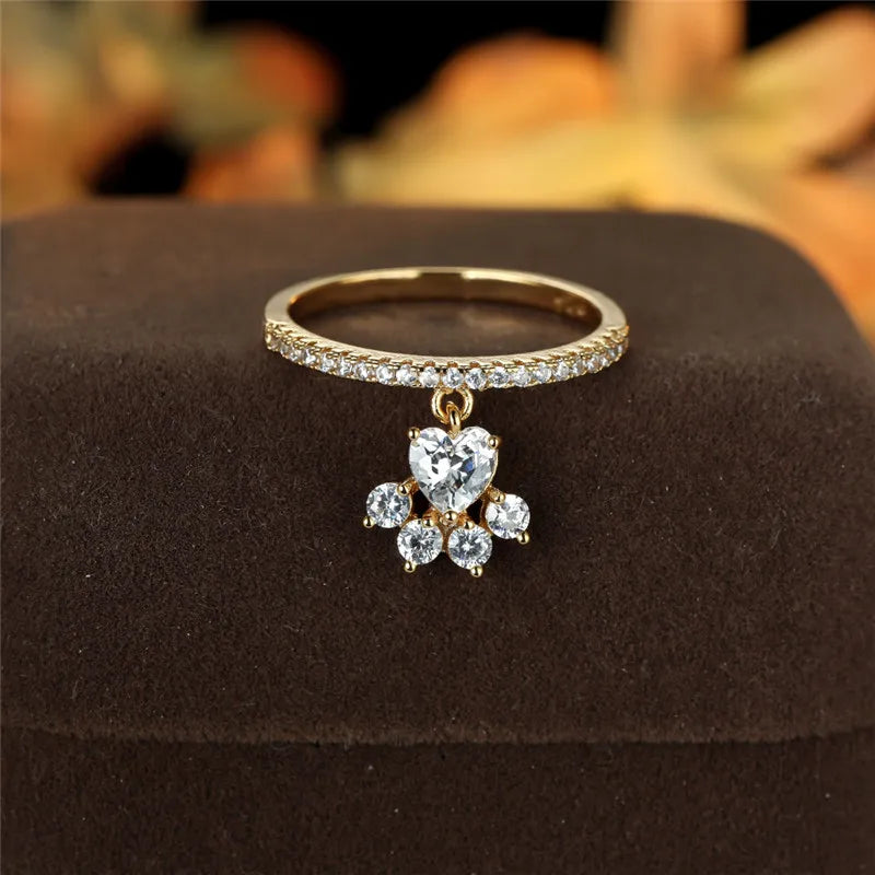 Anello Vintage con Impronta di Zampa di Gatto e Cuore in Pietra – Tonalità Oro e color argento