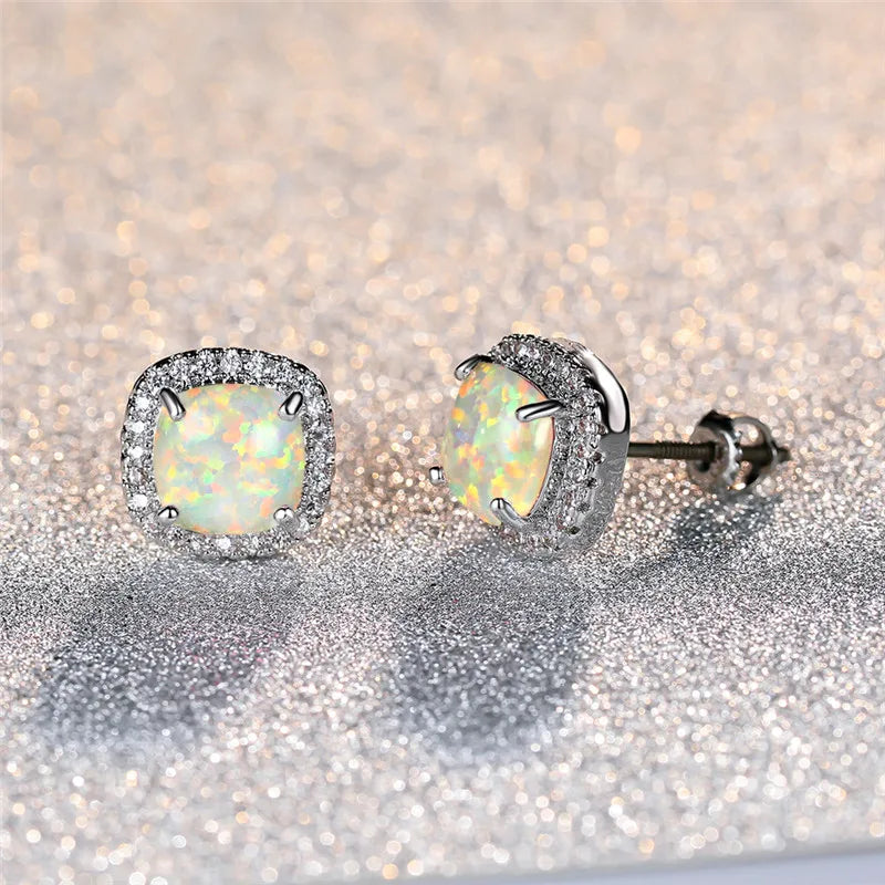 Orecchini Eleganti color argento con Opale Bianco Rotondo