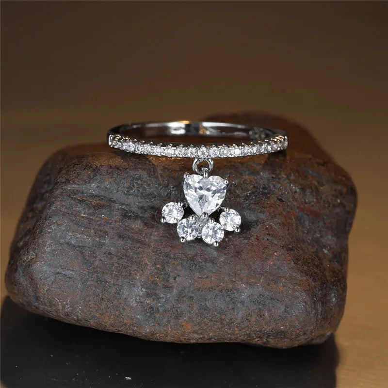 Anello Vintage con Impronta di Zampa di Gatto e Cuore in Pietra – Tonalità Oro e color argento