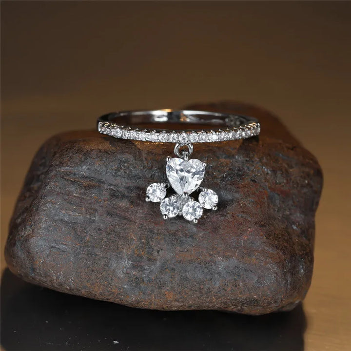 Anello Vintage con Impronta di Zampa di Gatto e Cuore in Pietra – Tonalità Oro e color argento