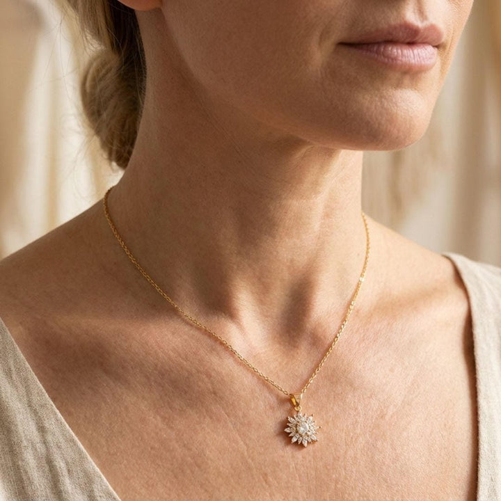 Set di collana e orecchini in zirconia color argento a forma di girasole