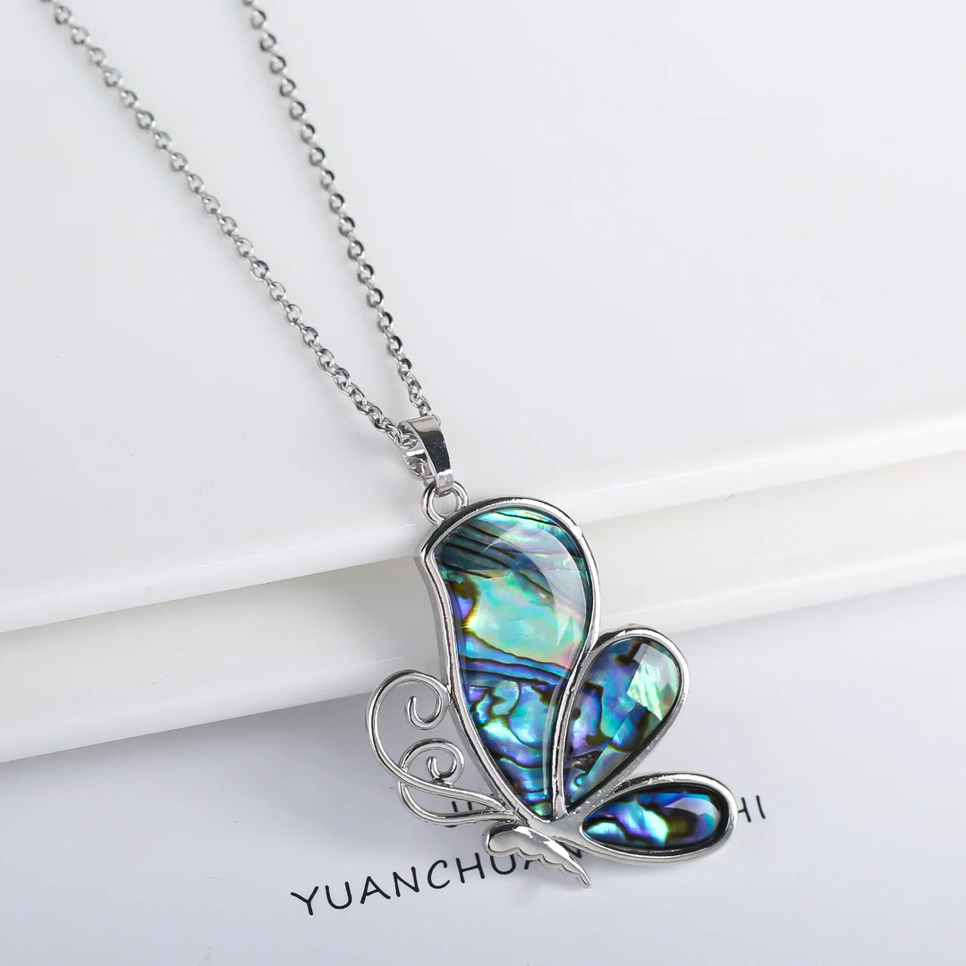Collana con Pendente a Farfalla in Conchiglia Naturale