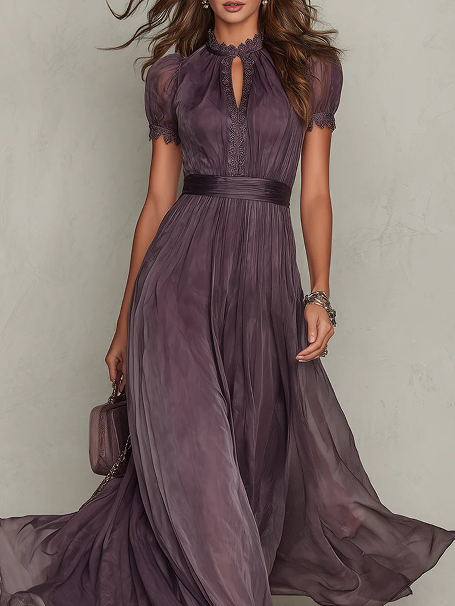 ESSENZIALE - Flavia • Abito Lungo Viola con Scollatura a Chiave e Bordo in Pizzo di Chiffon