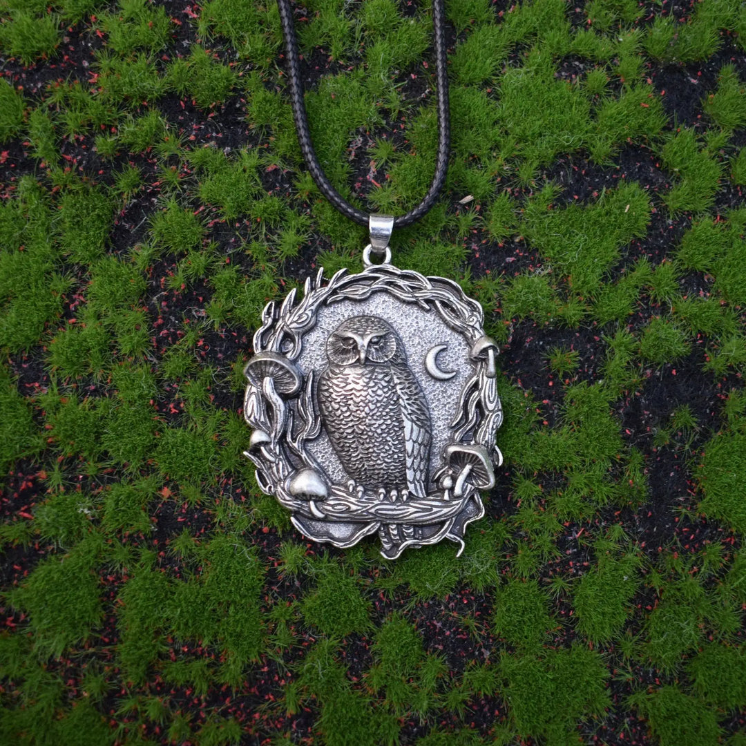 Ciondolo a Forma di Gufo Mistico con Collana a Forma di Fungo Lunare