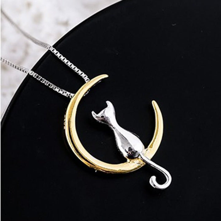 Collana elegante con gatto e luna crescente