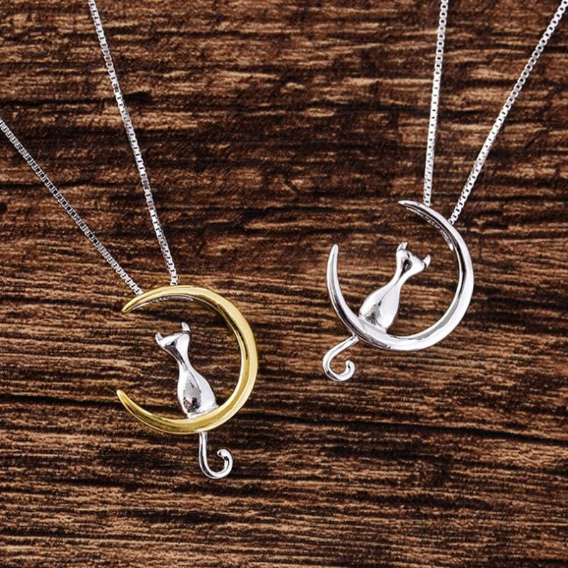 Collana elegante con gatto e luna crescente