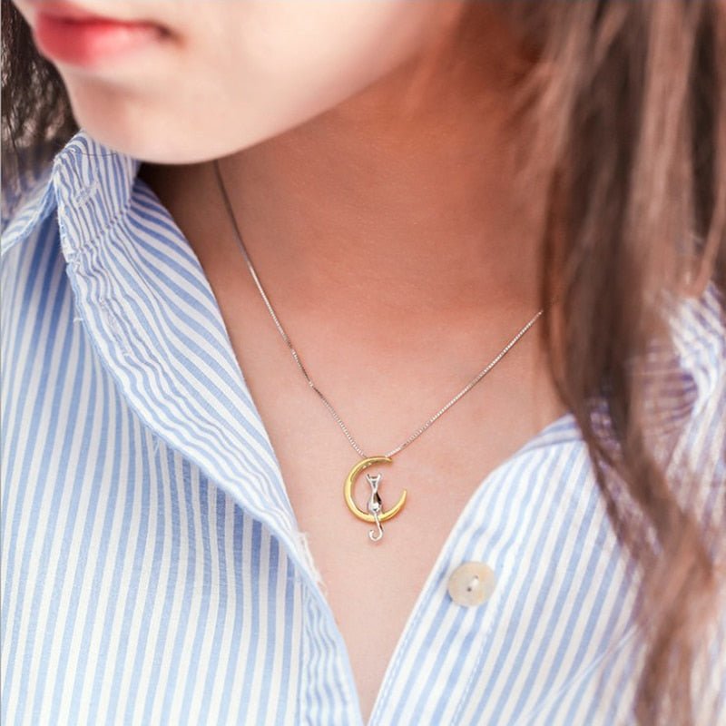 Collana elegante con gatto e luna crescente