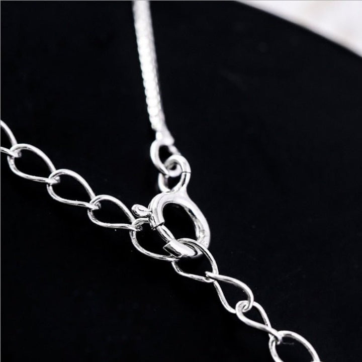 Collana elegante con gatto e luna crescente