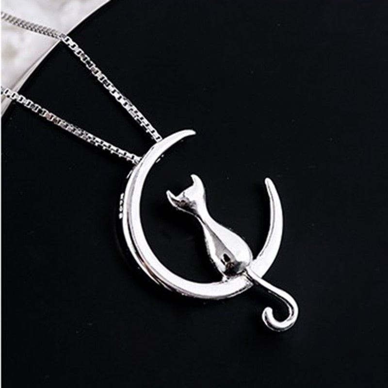 Collana elegante con gatto e luna crescente