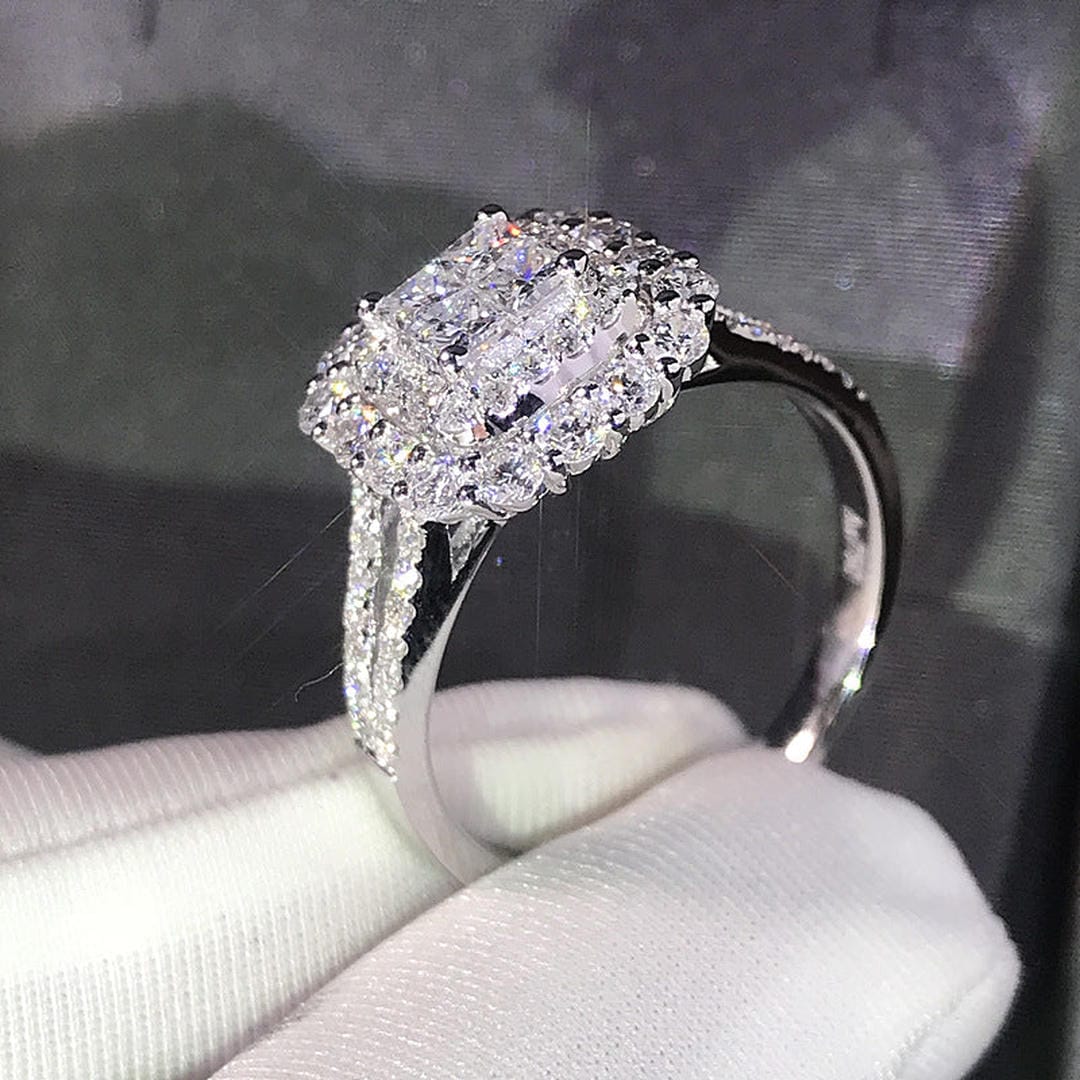 Anello nuziale in zirconia a forma quadrata