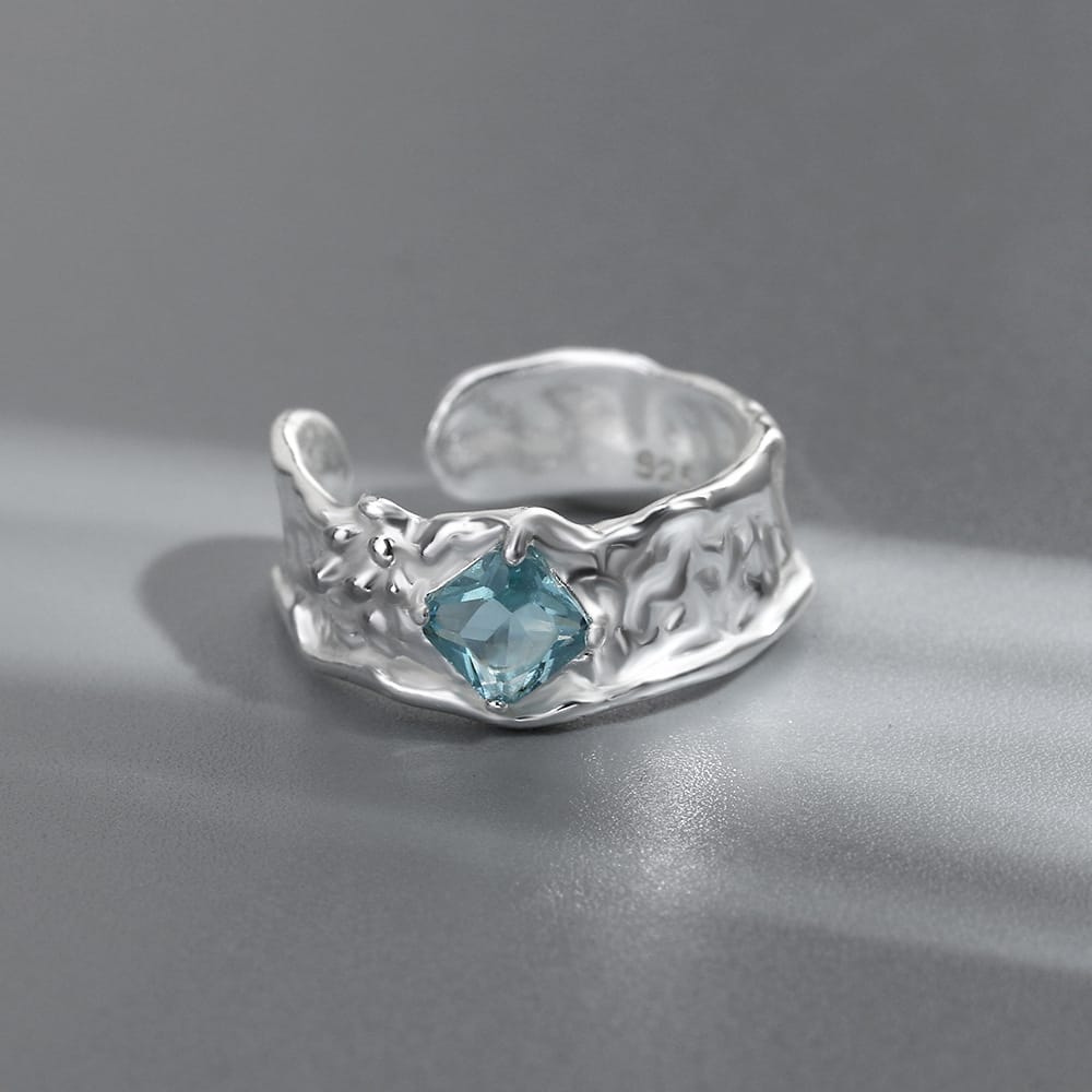 ANELLO TEXTURIZZATO IN ACQUAMARINA ARGENTATA - (REGOLABILE)