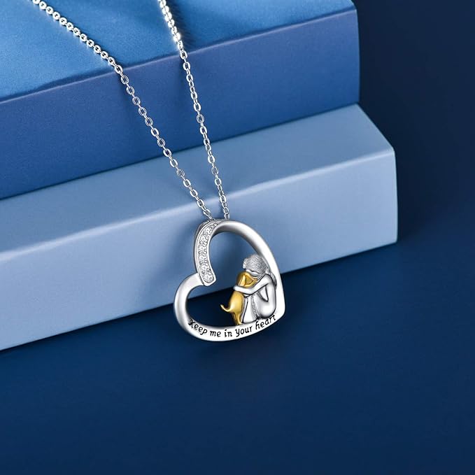 Collana color argento – Design a Cuore e Cane con Zirconia
