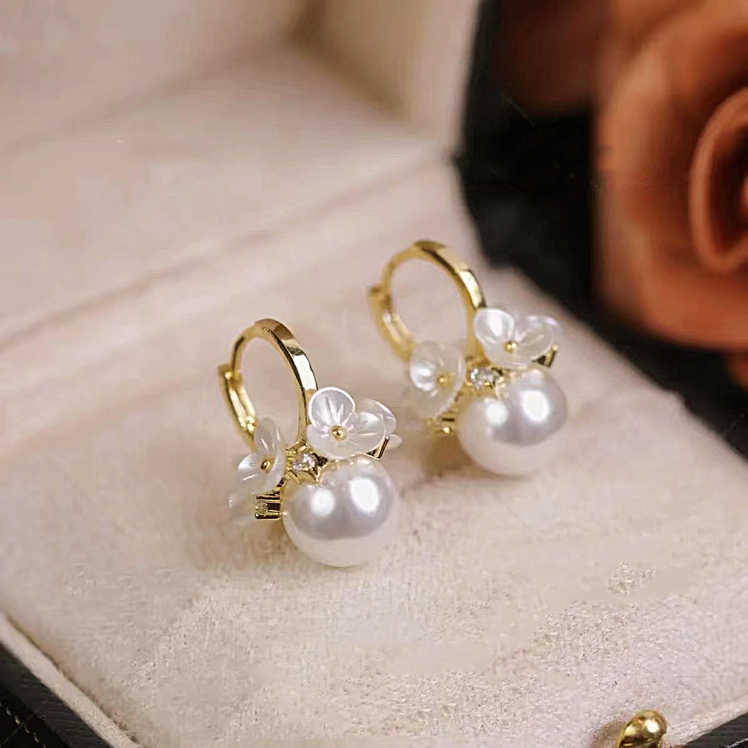 Orecchini Eleganti con Perle e Fiori
