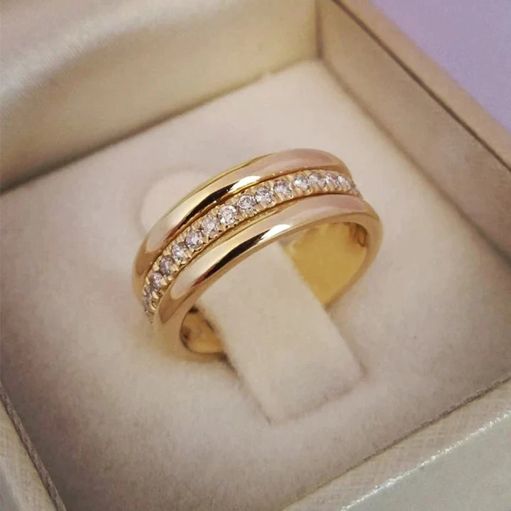 Anello Incastonato in Zirconia Dorata Vintage