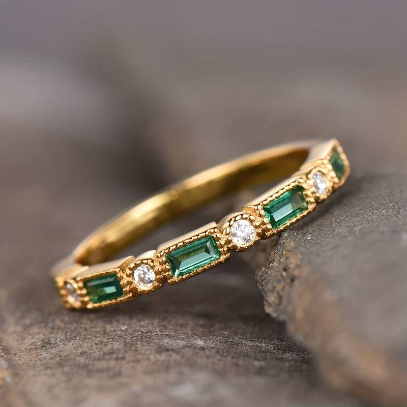 Anello in Oro con Zirconia Verde Intarsiata