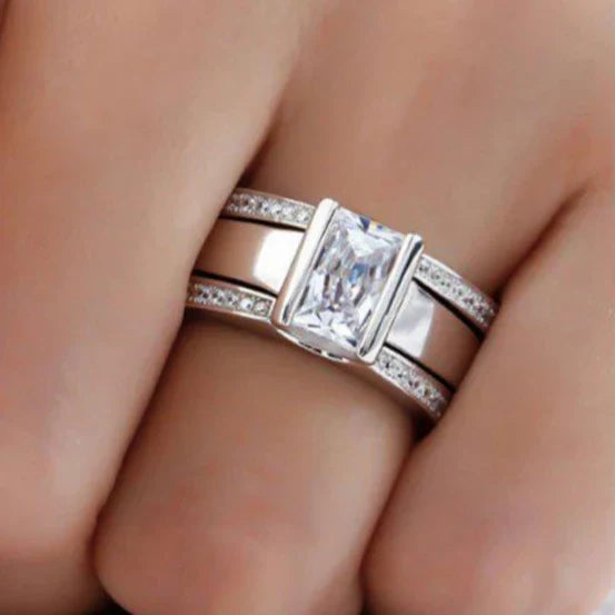 Anello Argento Lucido in Stile Vintage