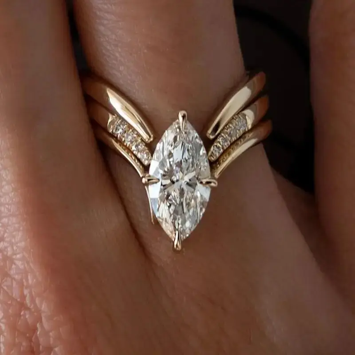 Anello color oro con Corona
