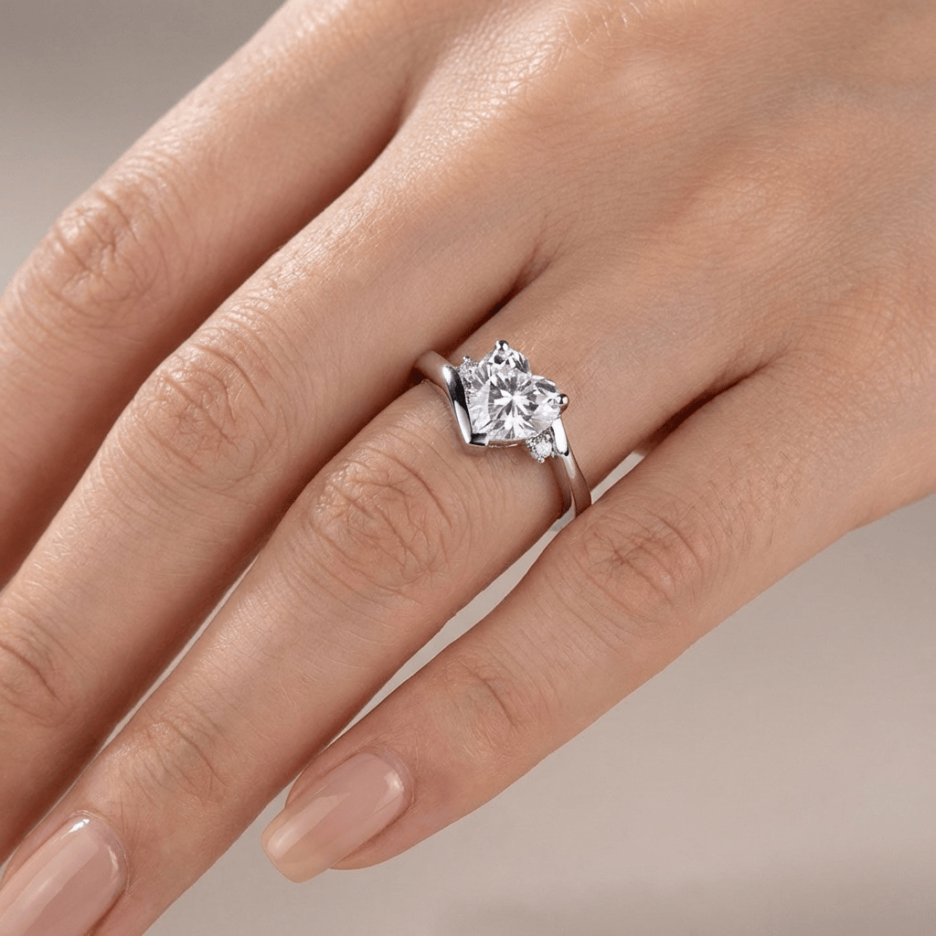 ANELLO BYPASS color argento CON ZIRCONIA A CUORE