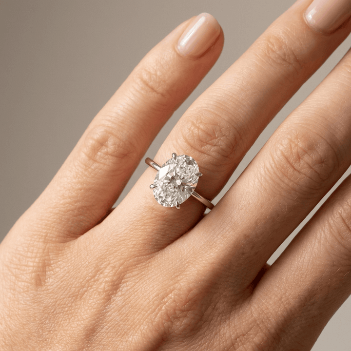 ANELLO SOLITARIO CON Zirconia OVALE