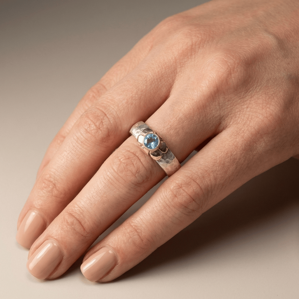 ANELLO color argento FATTO A MANO CON TOPAZIO BLU DUE TONI