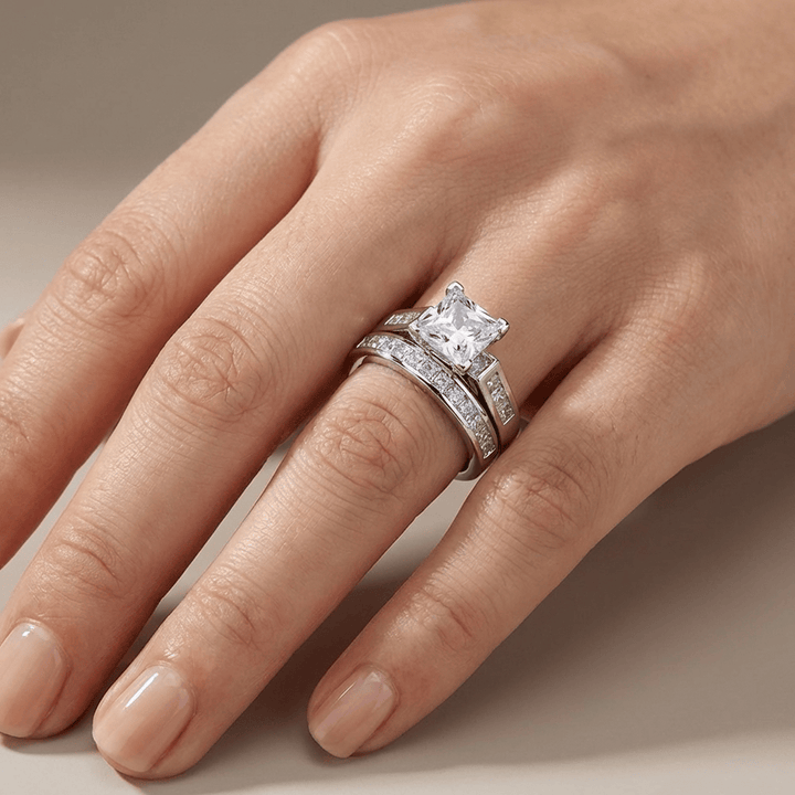 ANELLO HALO IN ZIRCONIA ARGENTO