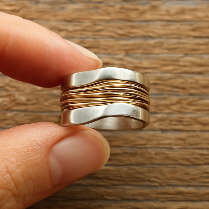 Anello con Fili color oro e color argento