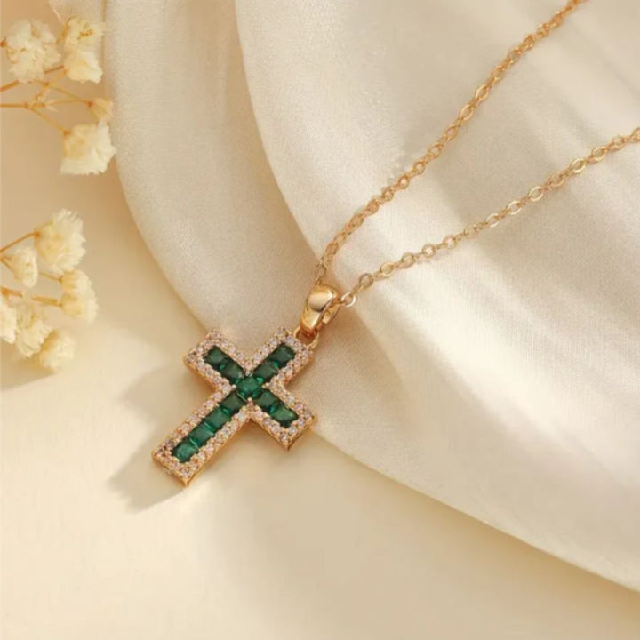 Collana con pendente a croce in Pietra Verde Solene