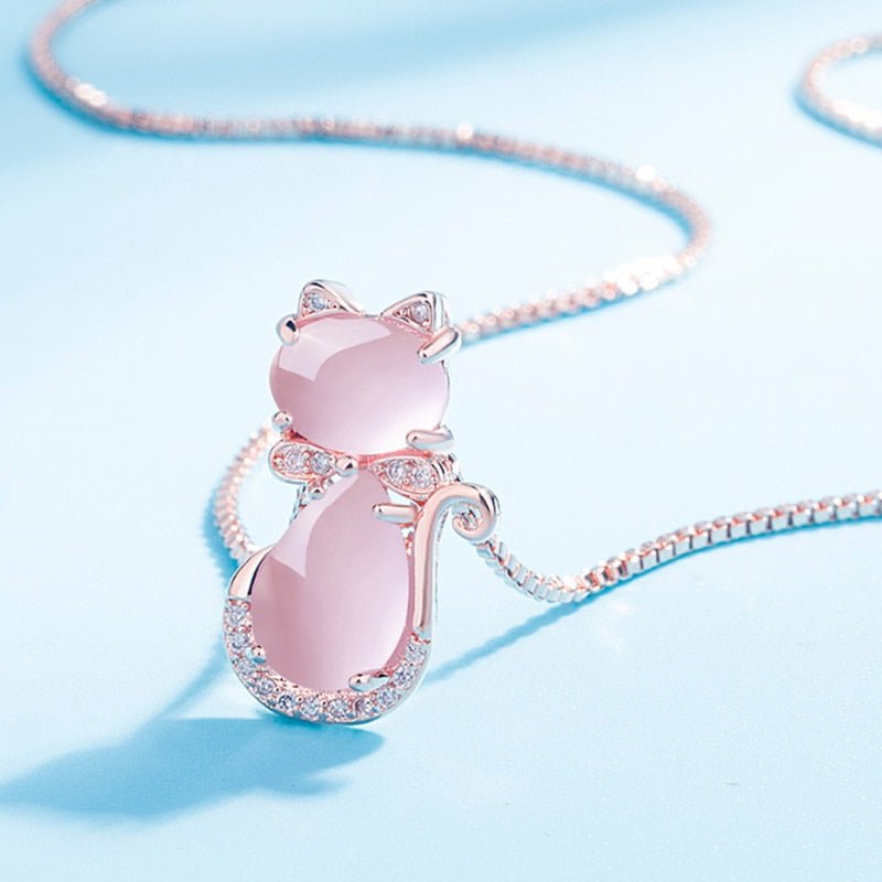 Collana con gatto adorabile in pietra rosa con zirconia