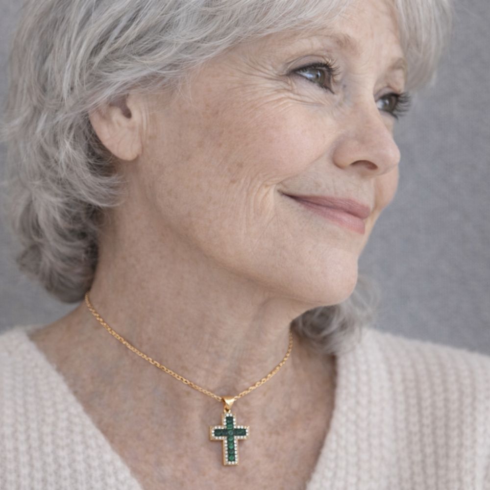 Collana con pendente a croce in Pietra Verde Solene
